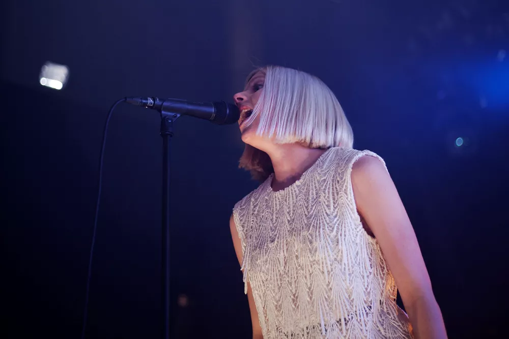 Blond hærfører skød festen i gang