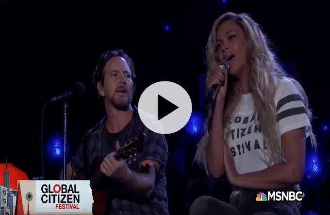 Se Eddie Vedder og Beyoncé synge Bob Marley