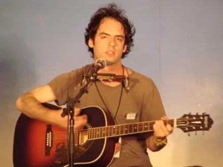 Nu kommer solopladen fra Clap Your Hands Say Yeah-sangeren