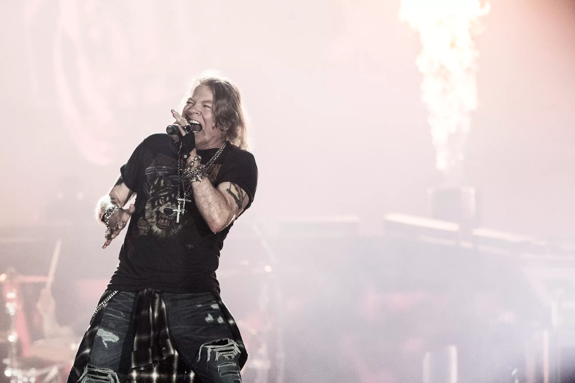 Guns N' Roses-manager rasar mot "okunniga fans"