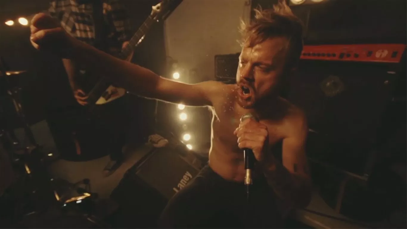 Se eksplosiv video fra norske Man The Machetes 