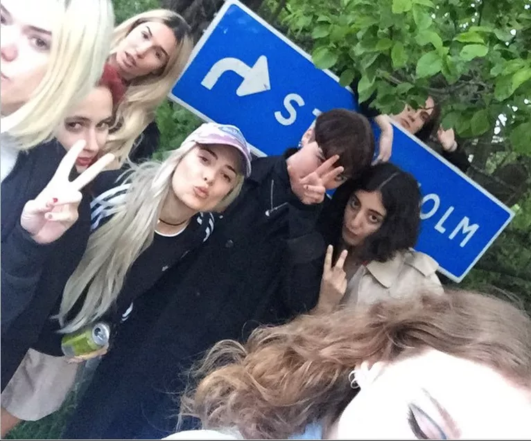 Dolores Haze, Little Jinder och Rebecca & Fiona i samarbete