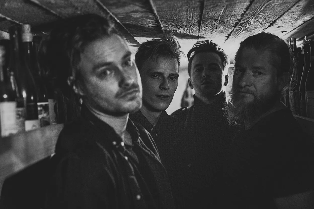 Drop rockens konservative, konforme retro og uendelige albumjubilæer et øjeblik og lyt her